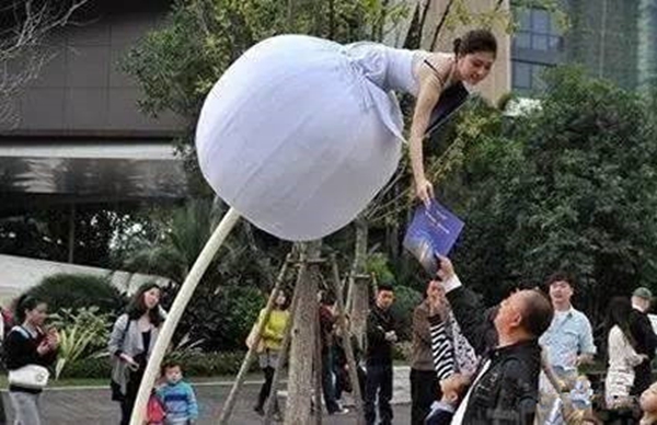 餐廳派傳單的N種姿勢(shì) 這樣發(fā)能省掉20萬的廣告費(fèi)！