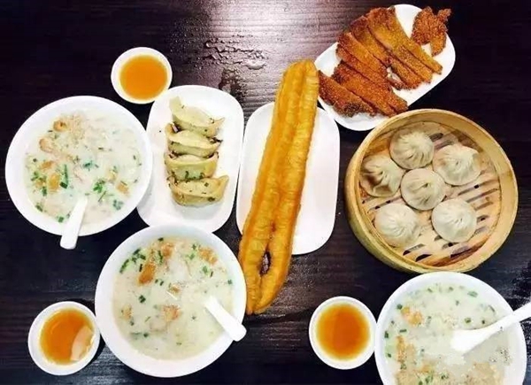 把豆?jié){油條做成夜宵，外賣月銷破百萬，他已經(jīng)做了7年的網(wǎng)紅
